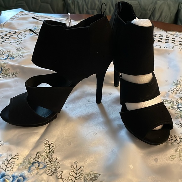 Black Suede Step-in Platform 4” Heel Shooties 9.5 - Picture 2 of 6